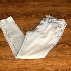Levi’s 711 Skinny Jeans